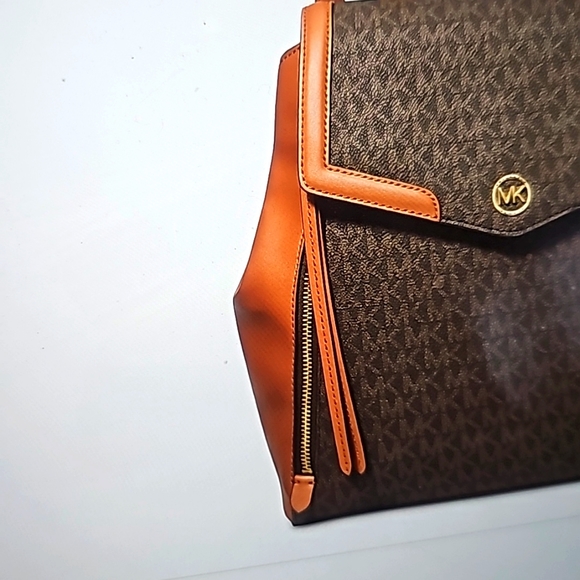 Michael Kors Signature/Logo Zip Backpack. BN - Picture 4 of 7